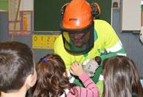 Un taller de arbolado con niños y niñas de El Parque